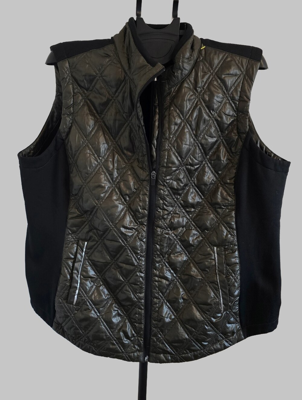 Avenue Women's Diamond Quilted Vest Metallic Olive Black Stretch Panels
